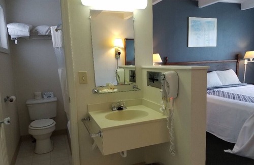 Lake George Hotel | Travelodge by Wyndham Lake George NY