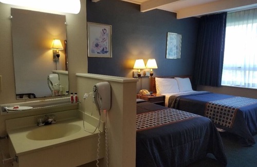 Lake George Hotel | Travelodge by Wyndham Lake George NY