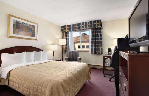 Industrial Park Hotel | Travelodge by Wyndham Ottawa East