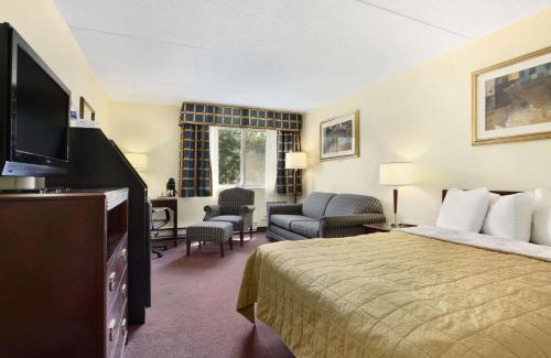 Industrial Park Hotel | Travelodge by Wyndham Ottawa East