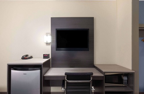 Perry Hotel | Travelodge by Wyndham Perry National Fairgrounds Area I-75