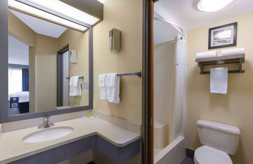 Perry Hotel | Travelodge by Wyndham Perry National Fairgrounds Area I-75
