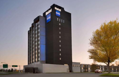 Plateau Hotel | Travelodge by Wyndham Quebec City Hotel & Convention Centre