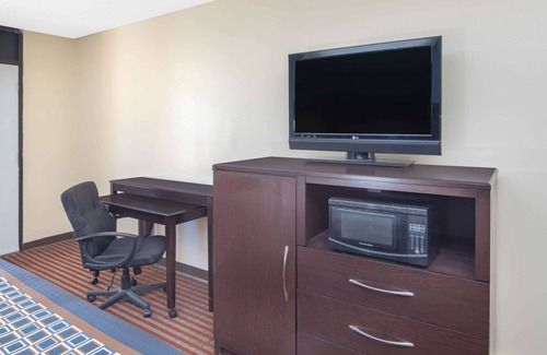 Richmond Hill Hotel | Travelodge by Wyndham Savannah Area/Richmond Hill