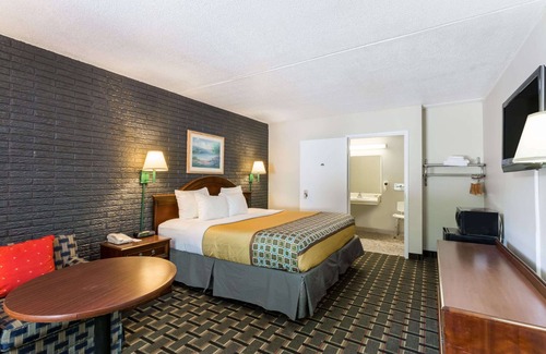 Richmond Hill Hotel | Travelodge by Wyndham Savannah Area/Richmond Hill