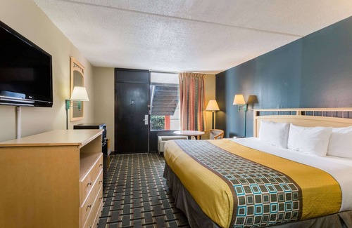 Richmond Hill Hotel | Travelodge by Wyndham Savannah Area/Richmond Hill