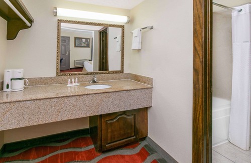 Norman Hotel | Travelodge Inn & Suites by Wyndham Norman