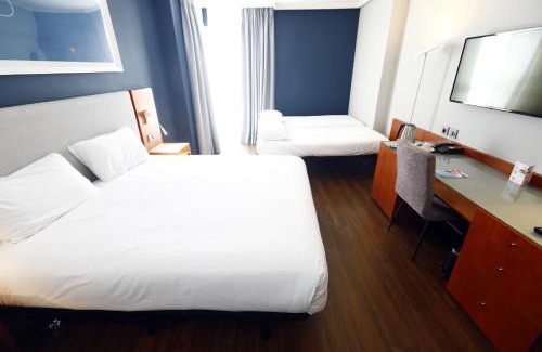 Coslada Hotel | Travelodge Madrid Coslada Aeropuerto
