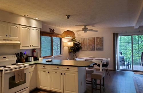 Edinburg Cabin | Treetop Cabin