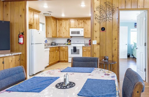 Mariposa Cottage | Treetop Villa, Charming cottage on 100 acres with WiFi and AC in serene Mariposa