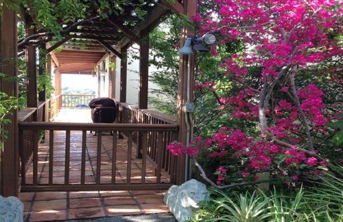 Red Hook House | TreeTops! RedHook! Great Location, View, Pool! Perfect for 2-4 persons!