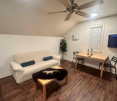 South Central Houston Apartment | Trendy-attic at rice village
