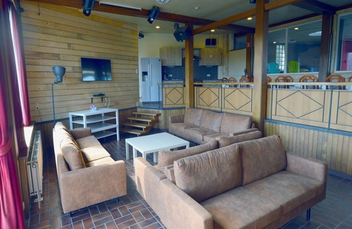 Trooz House | Trooz Villa with Pool & Sauna