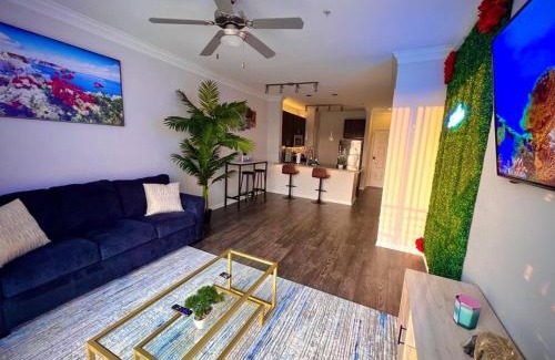 South Central Houston Apartment | Tropical Breeze - 2BR/NRG/Medical Center/Galleria