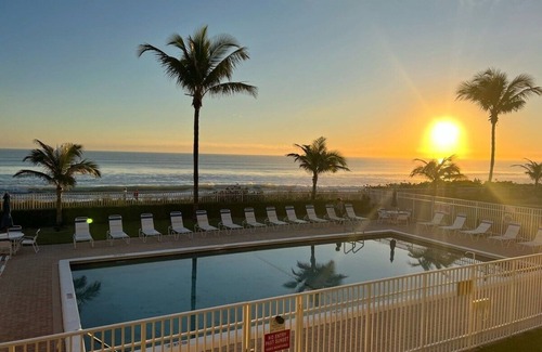 Hutchinson Island South Condo | Tropical Paradise Oceanfront Condo - Pool and Restaurant