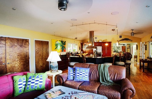 Palmetto House | TROPICAL POOL, PRIVACY! ON WATER! BOAT OPTION, WKLY/MO DISCOUNTS, PETS WELCOME!