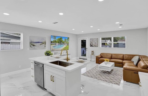 Driftwood Villa | Tropical Villa. feels like paradise. private, peaceful, and central to many stores.