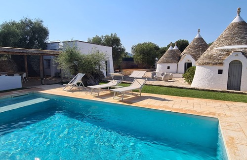 L'Assunta House | Trulli Sant'Oronzo: private pool, olive trees and sandy beaches at your doorstep