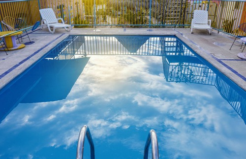 Villavieja RV Rental | Tubo Hotel La Tatacoa - Campsite