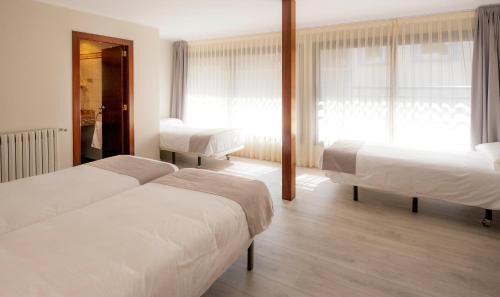 Avinguda de Carlemany Hotel | Tudel