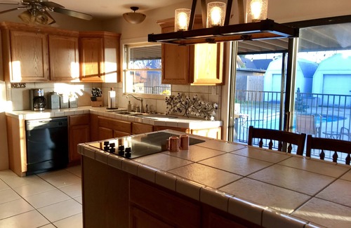 Tulare House | Tulare’s RARE FIND with a pool! Located in the Heart of California’s farmlands!