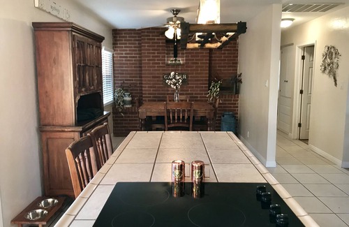 Tulare House | Tulare’s RARE FIND with a pool! Located in the Heart of California’s farmlands!