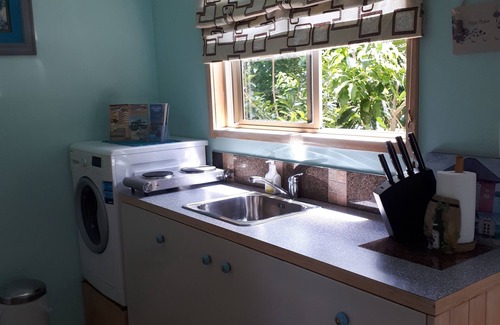 Whangarei Heads Ski Chalet | Twin Palms Ocean Beach, self contained chalet.