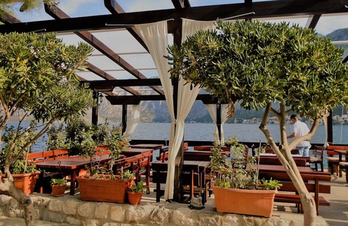 Prcanj Apartment | TWO BED APT WITH POOL IN PRCANJ, KOTOR, STUNNING VIEWS, MINUTES FROM WATERFRONT