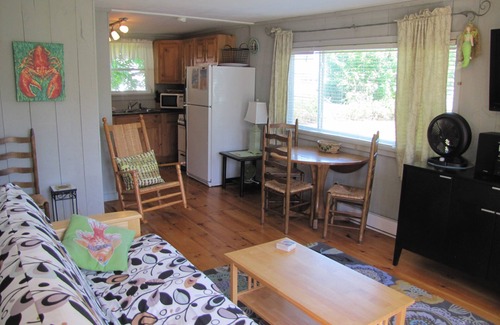 York Beach Cabin | Two Bedroom 1 Bath Sleeps 4 comfortably 6 if needed
