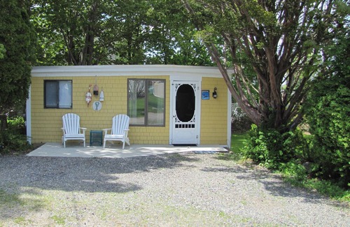 York Beach Cabin | Two Bedroom 1 Bath Sleeps 4 comfortably 6 if needed