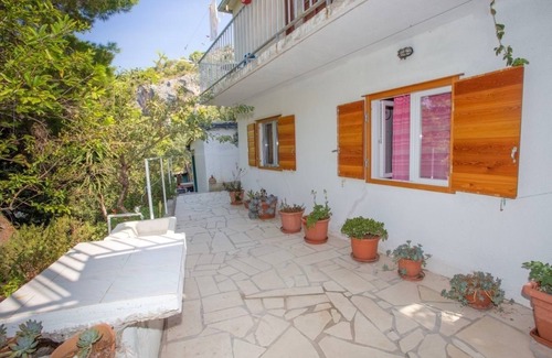 Zarace Apartment | Two bedroom apartment near beach Cove Zaraće, Hvar (A-20924-a)