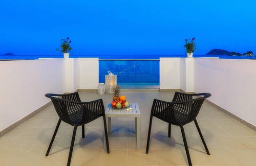 Laganas Apartment | Two-Bedroom Apartment with Balcony