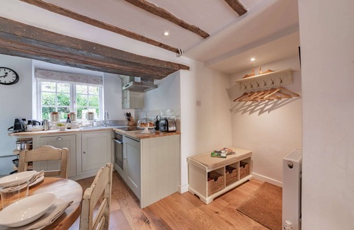 Chipping Norton Cottage | Two bedroom dog friendly holiday cottage in the Cotswolds with a hot tub - Garden Cottage