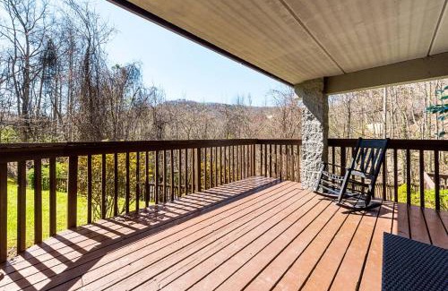 Chalet Village Apartment | Two bedroom mountain condo, 2 minutes from ski resort, pool and clubhouse onsite !