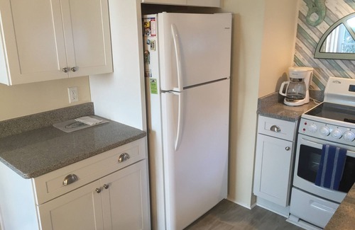 South Rehoboth Cottage | Two Blocks To Everything, too Cute to Miss. Perfect romantic getaway for two.