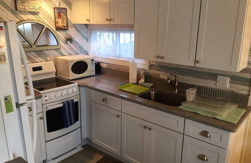 South Rehoboth Cottage | Two Blocks To Everything, too Cute to Miss. Perfect romantic getaway for two.
