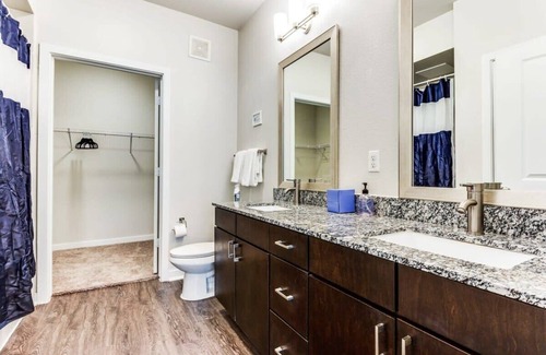 West Congress Apartment | TWO Classy SoCo CozySuites w/ 2 Pools!