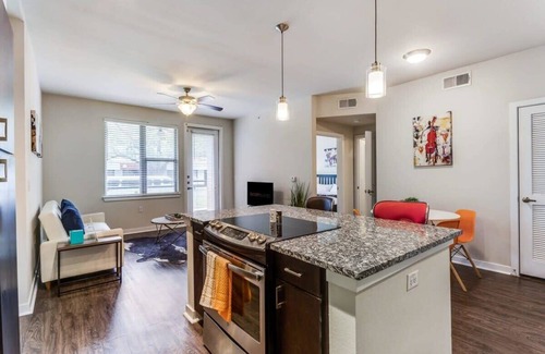 West Congress Apartment | TWO Classy SoCo CozySuites w/ 2 Pools!