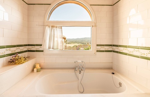 Cruilles House | Typical town house just 20 minutes from the beach and Girona