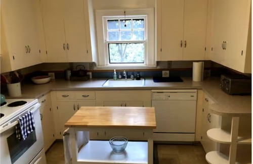 Amazon House | U of O Cottage- 3 blocks to Hayward Field!