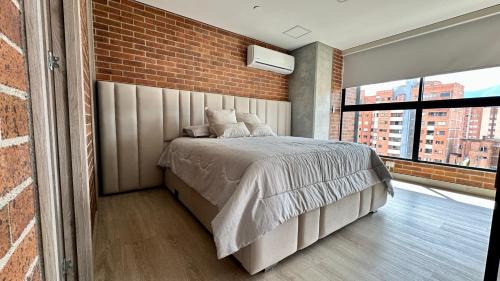 Laureles Apartment | Ubicación Privilegiada Laureles Medellin con Vista y AC