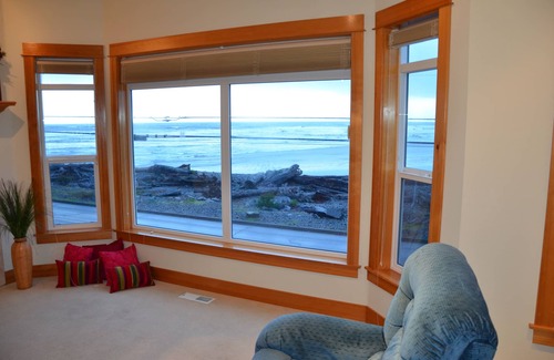 Seaside House | Unbelievable panoramic views of ocean and mountains.