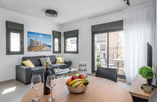 Tel Aviv Apartment | Unique 2BDR with balcony close to Gordon Beach