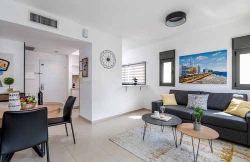 Tel Aviv Apartment | Unique 2BDR with balcony close to Gordon Beach