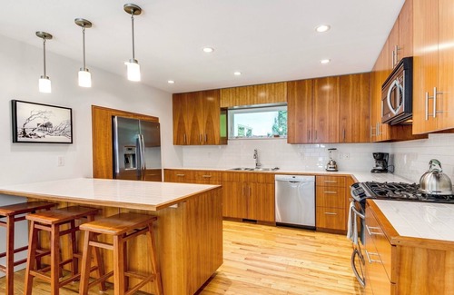 Village of East Hampton House | Unique East Hampton Vacation Oasis !