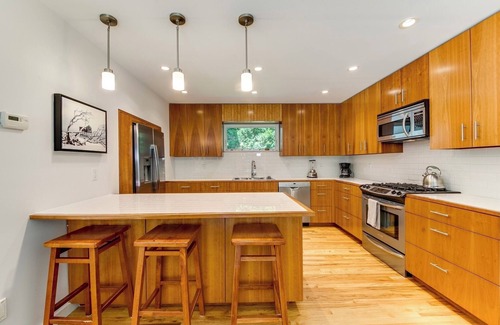 Village of East Hampton House | Unique East Hampton Vacation Oasis !