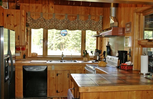 Gallatin Gateway Cabin | Unique Guesthouse on the Beautiful Gallatin River - Hot Tub w/Amazing Views!