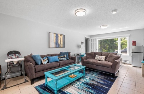 Mystic House | Unique Retreat w/Private Patio, 4 King Beds & BBQ