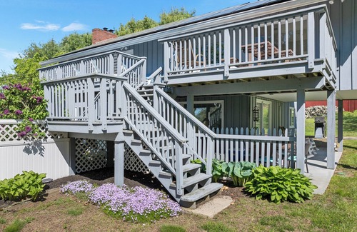 Mystic House | Unique Retreat w/Private Patio, 4 King Beds & BBQ