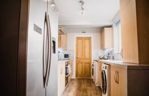 Cleethorpes House | Unique/Stylish Whole House Close to Beaches Restaurants Shops. Pet Friendly!